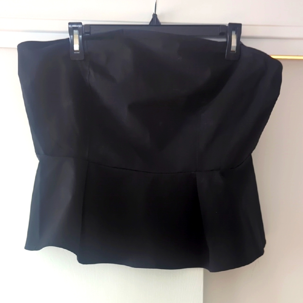 Chic Black Strapless Top